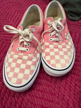 Vans Pink& White Checkerboard on pink lace Low Top Sneakers unisex w10/m8.5